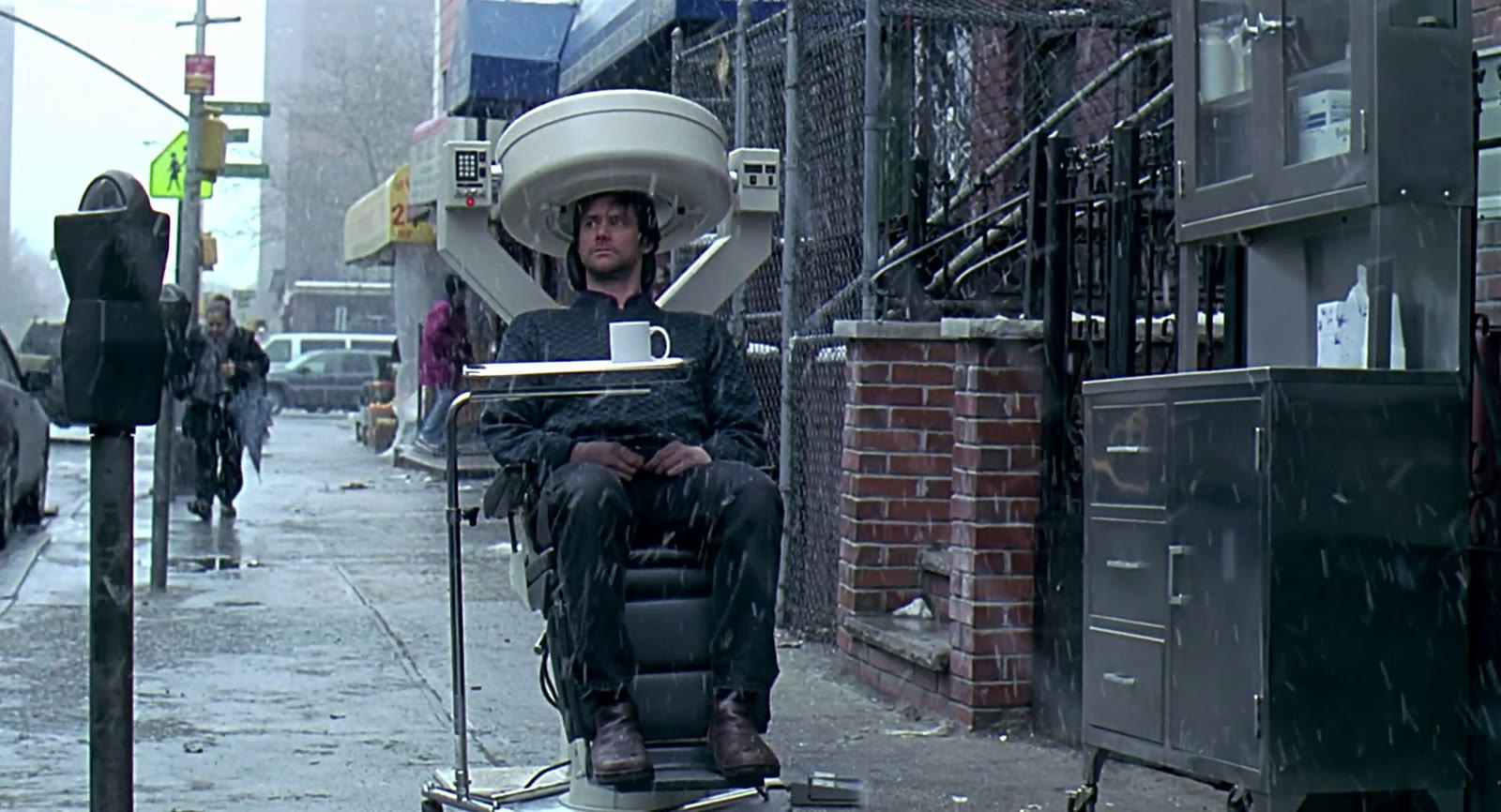 Eternal Sunshine of the Spotless Mind film still at 00:34:07.732