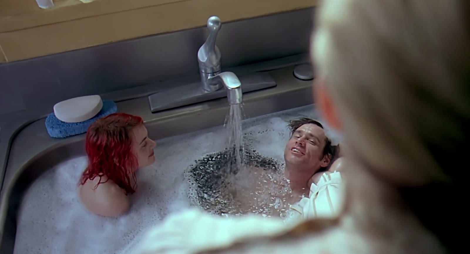 Eternal Sunshine of the Spotless Mind film still at 01:08:13.484